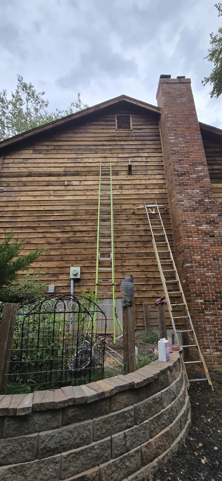 Cedar house during stripping and preparation